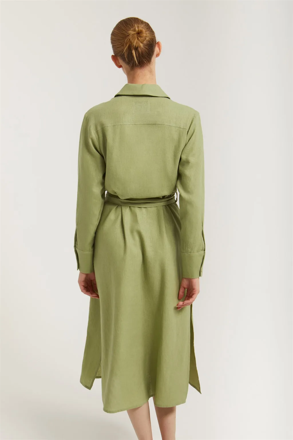 Vestido midi de lino verde con detalle bordado